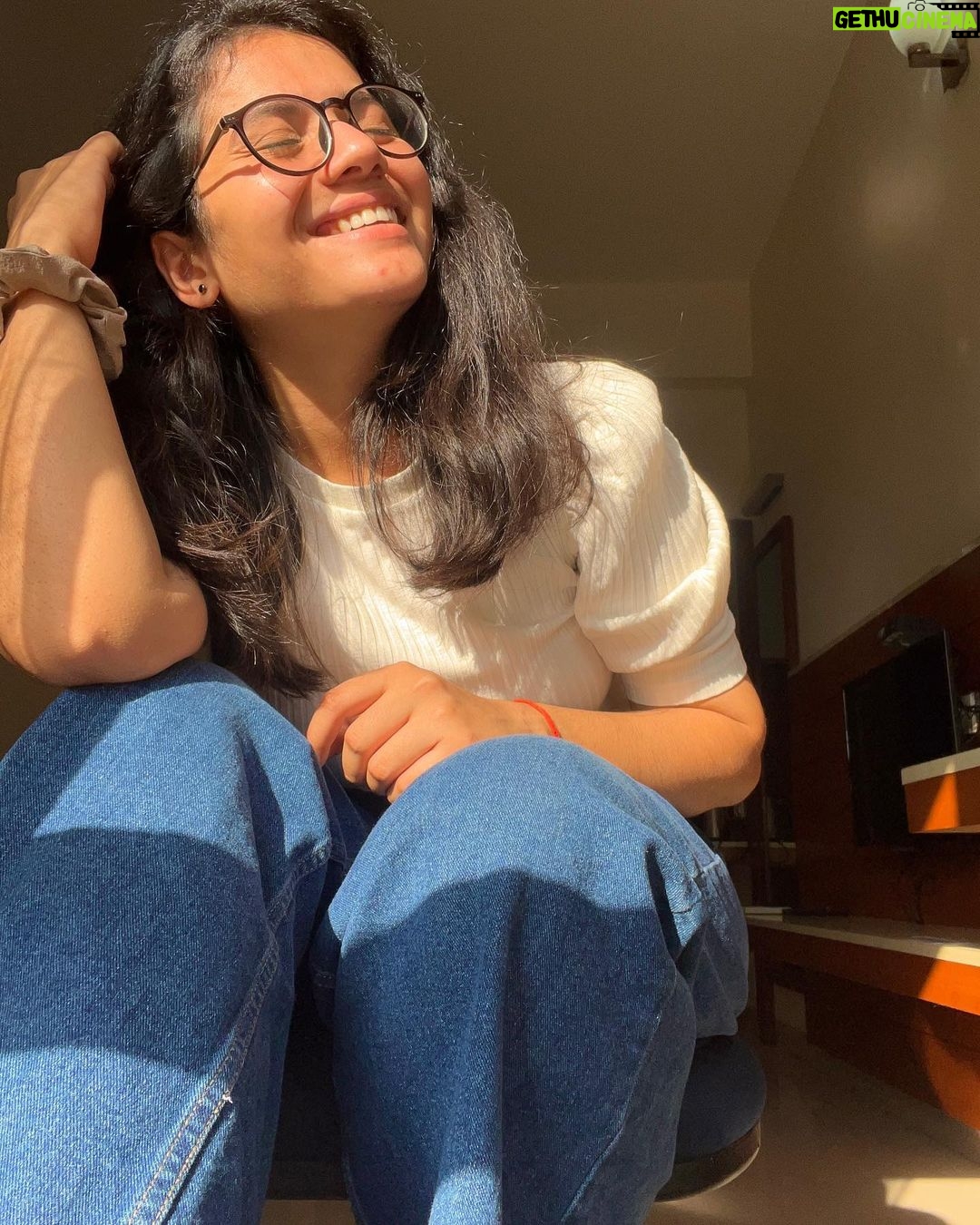 Nidhi Narwal Instagram - Pichle kuch din se insta par utni active nahi thi because kuch cheezon ki planning aur unpe kaam chal raha hai… soch rahi hoon bata du ya guess karne ke liye chhor du! Par itne din inactive rehne ke compensation ke liye chalo ek chiz toh bata hi dete hain… I am very soon going to release MY FIRST PODCAST! YESSS! Most probably December end or January starting 🥹 Ab podcast ka naam aur Uske alava baaki cheezein aap log guess karo 🫣 Baaki baatein, jald bataungi par I’m so excited! Are you?