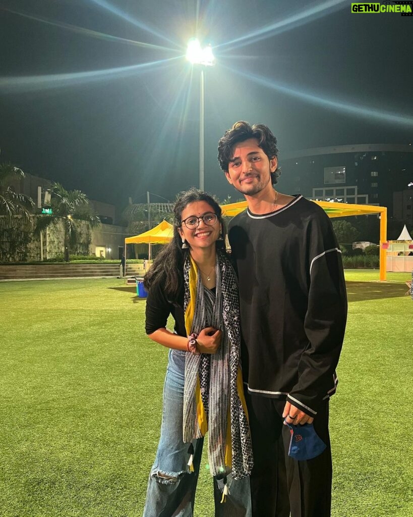 Nidhi Narwal Instagram - I left my heart there! @darshanravaldz exists for real and even his presence is musical! 😍♥ #thingsthathappened at @spokenfest