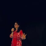 Nidhi Narwal Instagram - 26-08-2022 / AHMEDABAD / TWO HOUSEFULLLL AND BEAUTIFUL SHOWS! ✨ Is shehar se itni yaadein judi hui hain ki yahan aakar aisa nahi lagta ki kahin aur aayi hoon. Balki aisa lagta hai ki apne ghar hi aayi hoon lautkar! Bas dukh reh jata hai ki waqt kam lekar aa payi! Phir bhi bohot shukriya aap sab ka ki itne pyaar se aapne nawaza mujh ko ❤️ Ahmedabad, yaar jald wapas milenge aur chizon ke saath! #jazbaat #justbaatnahijazbaat #nidhinarwal #ahmedabad Ahmedabad, India