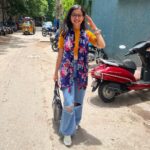 Nidhi Narwal Instagram - 20-08-2022 / HYDERABAD _______ Mujhe Hyderabad ke logon se bohot ummeed thi aur ye log meri ummeed par ekdum khare utre! Aur ummed hai doston ki main bhi tumhari ummeedon par khari utri. Accha lagta hai yar, jab kisi dusre shehar mein jaane par bhi us shehar ke log tumhe ye mehsoos nahi hone dete ki tum kahin aur se aaye ho. Accha lagta hai jab dusra shehar apna sa lagta hai! 💖😊 PS : my outfit is inspired from Hyderabad ka auto. 😂 #jazbaat #nidhinarwal #justbaatnahijazbaat #hyderabad Hyderabad, India