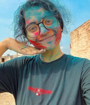 Nidhi Narwal Instagram - Ji haan yehi hai mera “no-makeup” look 💁🏻‍♀️ #happyholi doston! ❤️🌸