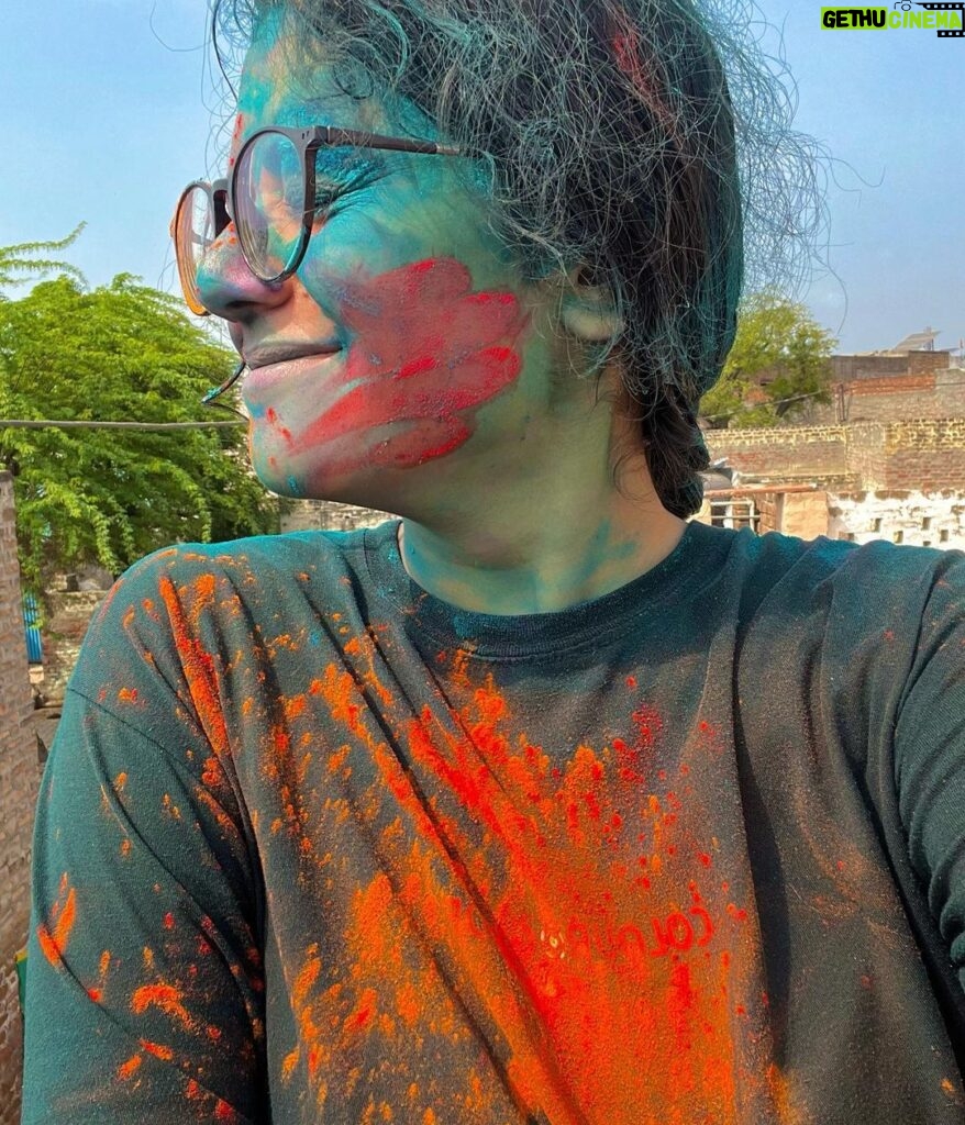 Nidhi Narwal Instagram - Ji haan yehi hai mera “no-makeup” look 💁🏻‍♀ #happyholi doston! ❤🌸