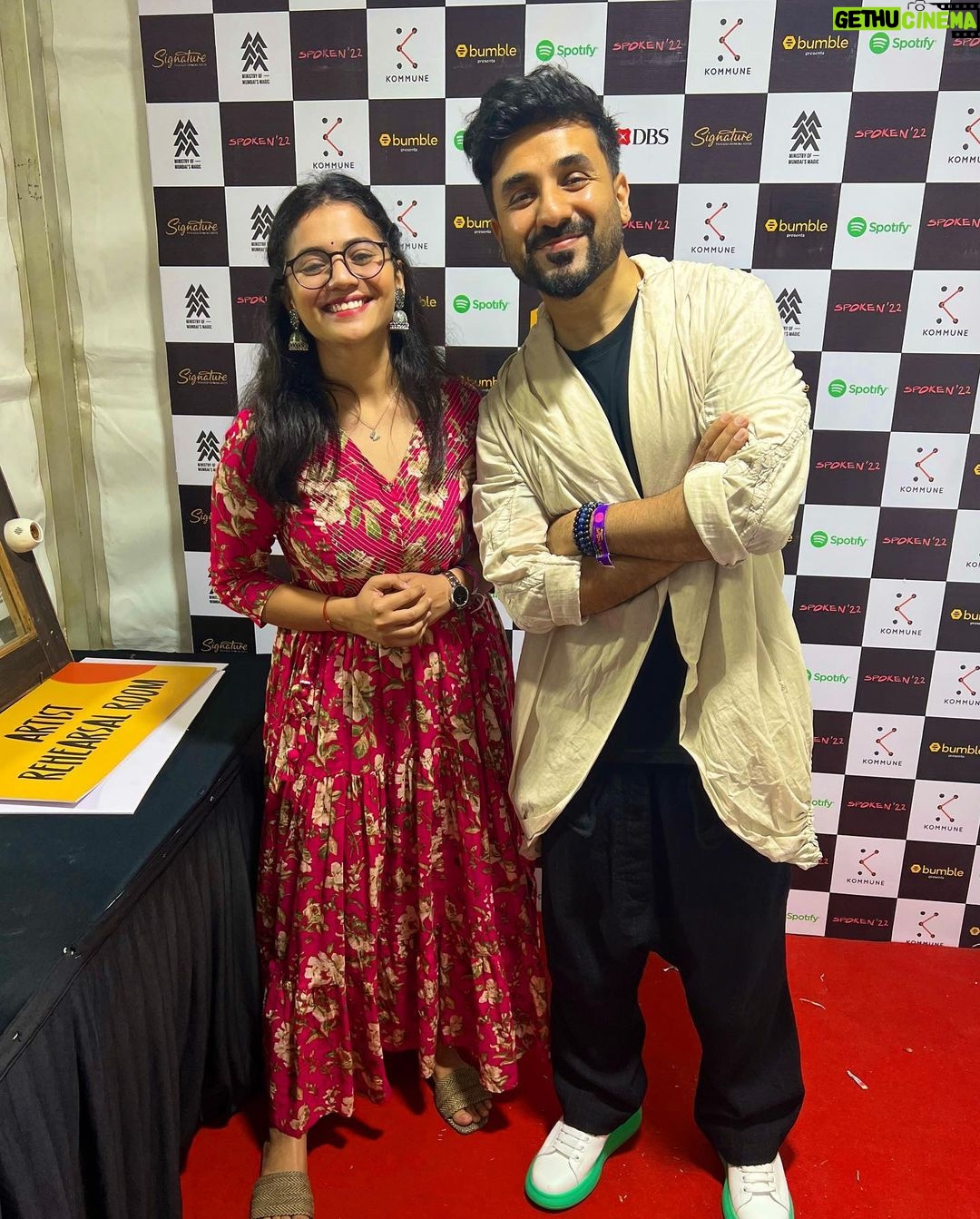 Nidhi Narwal Instagram - The man right next to me is such a terrific vibe to be around. Listening live to @virdas talking about life, art, words and dreams for 45 minutes straight was totally an out of the world experience! ♥️ And the man next to him is also beautiful. @yahyabootwala bohot sundar aur shaandaar aadmi hai. Agar tumhein lagta hai ki inse tumko pyaar nahi hoga toh shayad tum galat ho 🫠 #thingsthathappened at @spokenfest ✨