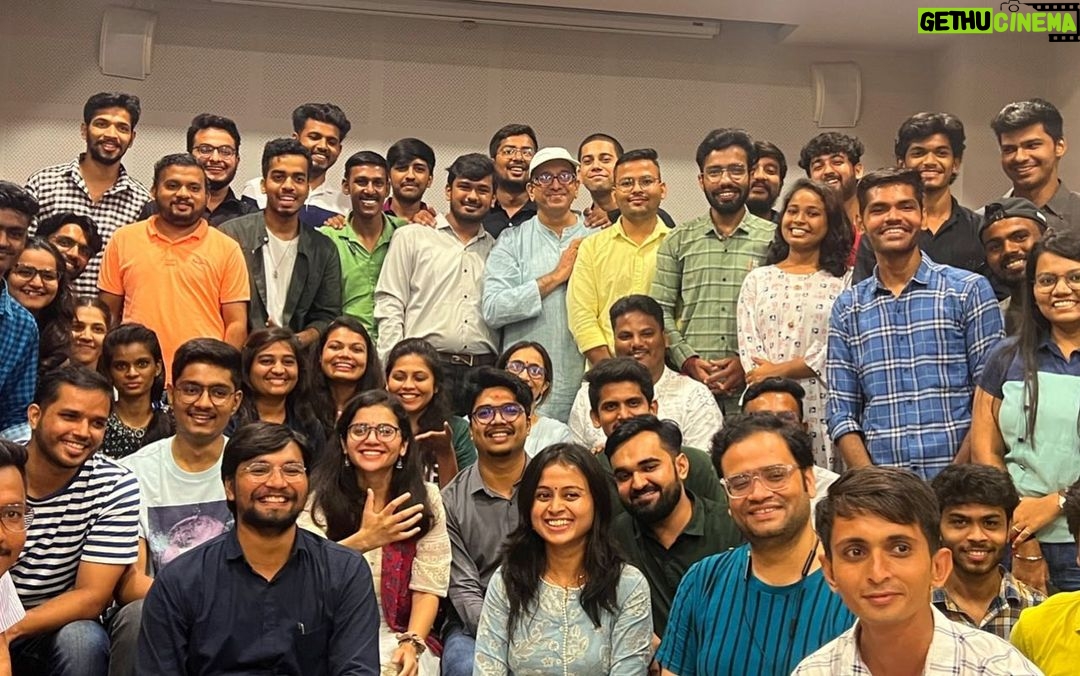 Nidhi Narwal Instagram - 25-08-2022 / VADODARA _______ Is shehar ke liye bas itna kahungi : ekdumm sarass! 😁 Mazaa aya yaar. Wapas aayenge jaldi! Tab tak jazbaat banaye rakhein ✨ #jazbaat #justbaatnahijazbaat #nidhinarwal #vadodara Vadodara, Gujarat, India