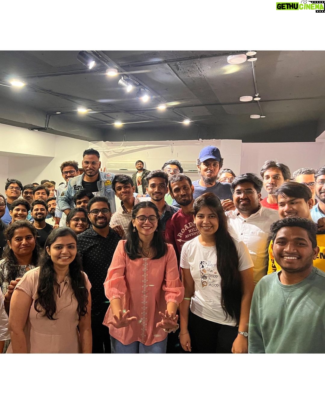 Nidhi Narwal Instagram - 20-08-2022 / HYDERABAD _______ Mujhe Hyderabad ke logon se bohot ummeed thi aur ye log meri ummeed par ekdum khare utre! Aur ummed hai doston ki main bhi tumhari ummeedon par khari utri. Accha lagta hai yar, jab kisi dusre shehar mein jaane par bhi us shehar ke log tumhe ye mehsoos nahi hone dete ki tum kahin aur se aaye ho. Accha lagta hai jab dusra shehar apna sa lagta hai! ππ PS : my outfit is inspired from Hyderabad ka auto. π #jazbaat #nidhinarwal #justbaatnahijazbaat #hyderabad Hyderabad, India