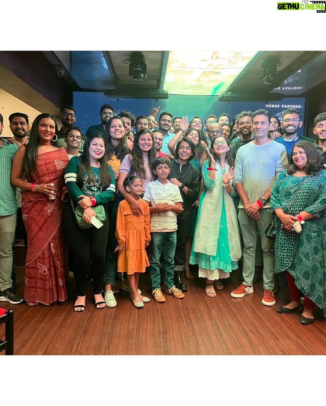Nidhi Narwal Instagram - 19-08-2022 / BANGALORE Pehli baat toh is shehar ke mausam se pyaar ho gaya yaar! Jab laga ki is shehar ki sabse best chiz iska mausam hai, tab is shehar ke log mil gaye. Phir mila is shehar ka khana! Phir bas kya hi bataun, ek shehar ki kitni best chizein ginvaun?✨ Yaar Bangalore, bohot mohabbat tumko ki tumne meri wo tareekh khaas banayi jo mujhe sabse kharaab lagne lagi thi. Bas yehi ummeed hai ki wapas jald aungi. Jazbaat lekar aayi thi, extra jazbaat lekar ja rahi hoon 💙 PS : mombattiyan nahi thi isliye isiko phoonk maarne ki koshish kari. #nidhinarwal #justbaatnahijazbaat #jazbaat #bangalore Bangalore, India