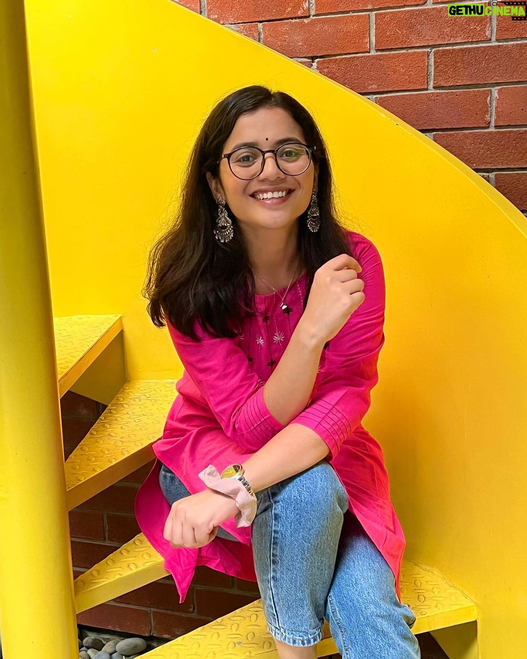 Nidhi Narwal Instagram - 06-08-2022 / CHANDIGARH Mujhe apni zindagi bas itni organised chahiye, jitna ki Chandigarh shehar. Kya khubsoorat shehar hai yar ye, aur kya khubsoorat log hain yahan ke! Bohot pyaar mila, bohot mohabbat baanti, aur chote-bade kuch ek khwaab poore hue! Shukriya Chandigarh 💖 #nidhinarwal #jazbaat #justbaatnahijazbaat #chandigarh Chandigarh, India