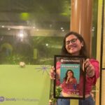 Nidhi Narwal Instagram - 1 : khush ladki with her beautifully framed show 💖 2 : atyanttt khush ladki! Wajah batane ki zarurat hai? Seriously? 3 : Last year @barkha.dutt had shared my story “Middle Class Family” and to my surprise, when I met her yesterday and asked her if she did remember, SHE DOESS! It’s been an year but she does 🥹 these very little wins! 4 : a little more of khush ladki ✨ 5 : meri aesthetic sense ki seemayein yahan khatam hoti hain @spotifyindia @spotifyforpodcasters #spotifypodcastersday #spotifyindia #nazariyaawithnidhinarwal