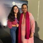 Nidhi Narwal Instagram - 1 : khush ladki with her beautifully framed show 💖 2 : atyanttt khush ladki! Wajah batane ki zarurat hai? Seriously? 3 : Last year @barkha.dutt had shared my story “Middle Class Family” and to my surprise, when I met her yesterday and asked her if she did remember, SHE DOESS! It’s been an year but she does 🥹 these very little wins! 4 : a little more of khush ladki ✨ 5 : meri aesthetic sense ki seemayein yahan khatam hoti hain @spotifyindia @spotifyforpodcasters #spotifypodcastersday #spotifyindia #nazariyaawithnidhinarwal