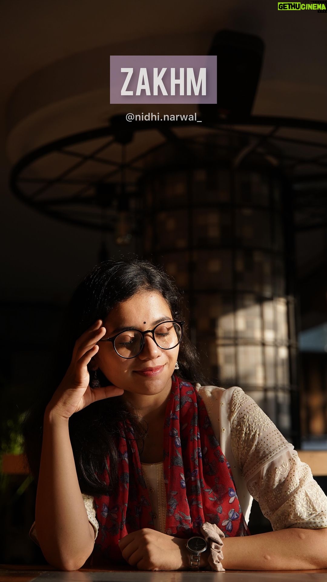 Nidhi Narwal Instagram - Sach kaha na? :’) #lifeofnidhi #nidhinarwal #nidhinarwalpoetry #love #spokenword #spokenwordpoetry #hindipoetry #poetry #poetrycommunity #podcast #podcasting #podcastersofinstagram #spotify #podcasts #podcasters #podcastinglife #nazariyaawithnidhinarwal #nazariyaa
