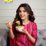 Nidhi Shah Instagram – Jab main screen par Kinjal ka character play karti hoon, tab mujhe realize hota hai ki reel aur real life mein ek cheez common hai – emotion! Chahe woh Pari ke liye Kinjal ka pyaar ho ya off-screen Nidhi ka pyaar MAGGI ke liye. MAGGI to me is just like my mother’s love, her embrace; a safe space.
So, what’s your MAGGI emotion?
Why don’t you tell us what’s your MAGGI emotion with simple steps 
1.	Share a picture or video of what your MAGGI emotion is
2.	Tag me and @maggiindia with #MAGGILeChalMujhe