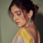 Nidhi Shah Instagram - full bloom, a lucky charm & lasting happiness…🌻 . . . Does she realize she looks like a sunflower, ready to rain sunlight on all who look down upon her? . . Wearing - @raw_mango Earrings - @curiocottagejewelry Photography - @dieppj Makeup by - Me 💕 Hairby - @nayanhair
