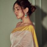 Nidhi Shah Instagram - full bloom, a lucky charm & lasting happiness…🌻 . . . Does she realize she looks like a sunflower, ready to rain sunlight on all who look down upon her? . . Wearing - @raw_mango Earrings - @curiocottagejewelry Photography - @dieppj Makeup by - Me 💕 Hairby - @nayanhair