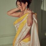Nidhi Shah Instagram - full bloom, a lucky charm & lasting happiness…🌻 . . . Does she realize she looks like a sunflower, ready to rain sunlight on all who look down upon her? . . Wearing - @raw_mango Earrings - @curiocottagejewelry Photography - @dieppj Makeup by - Me 💕 Hairby - @nayanhair
