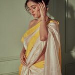 Nidhi Shah Instagram - full bloom, a lucky charm & lasting happiness…🌻 . . . Does she realize she looks like a sunflower, ready to rain sunlight on all who look down upon her? . . Wearing - @raw_mango Earrings - @curiocottagejewelry Photography - @dieppj Makeup by - Me 💕 Hairby - @nayanhair