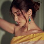 Nidhi Shah Instagram - full bloom, a lucky charm & lasting happiness…🌻 . . . Does she realize she looks like a sunflower, ready to rain sunlight on all who look down upon her? . . Wearing - @raw_mango Earrings - @curiocottagejewelry Photography - @dieppj Makeup by - Me 💕 Hairby - @nayanhair