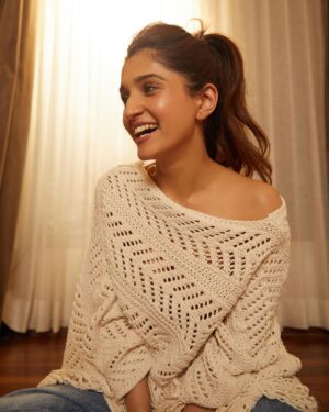 Nidhi Shah Instagram - Today’s moooood 💕 
.
.
.
.
.
.
📸 - @theguywithacanon 
Hairby - @nayanhair
