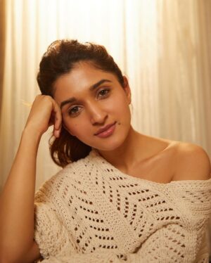 Nidhi Shah Instagram - Today’s moooood 💕 
.
.
.
.
.
.
📸 - @theguywithacanon 
Hairby - @nayanhair