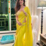 Nidhi Shah Instagram - Hameshaa ishq mein hi jeena 💚✨ . . . . Saree by - @namratawadhwanidesign