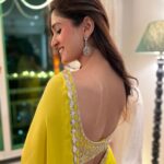 Nidhi Shah Instagram - Hameshaa ishq mein hi jeena 💚✨ . . . . Saree by - @namratawadhwanidesign