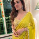 Nidhi Shah Instagram - Hameshaa ishq mein hi jeena 💚✨ . . . . Saree by - @namratawadhwanidesign