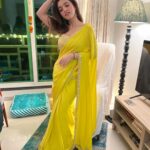 Nidhi Shah Instagram - Hameshaa ishq mein hi jeena 💚✨ . . . . Saree by - @namratawadhwanidesign