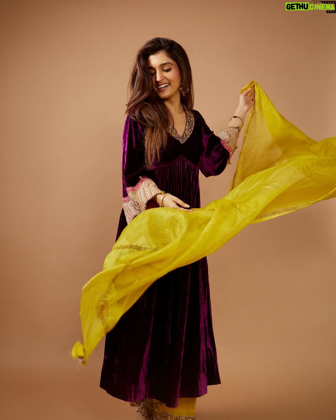 Nidhi Shah Instagram - Happy happy Diwali ✨🪔❤️ . . #aboutlastnight . . Wearing - @rajiramniq Jewerally - @curiocottagejewelry 💕 Captured by - @theguywithacanon