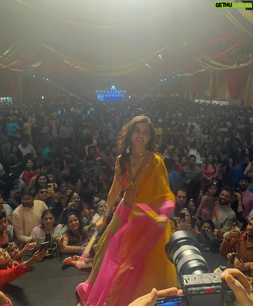 Nidhi Shah Instagram - Embrace the power of Goddess Durga within you and conquer your fears. Let the divine energy of Durga Ashtami bring peace, harmony and success 🙏🏼✨ HAPPY ASHTAMI ✨ About last night ❤Hyderabad you were amazing. It was simply surreal. Thank you for your immense love🫶✨ #gratitude 🙏🏼 Styled by @thedotdiary @thedottstyle Outfit by @basilleafworld
