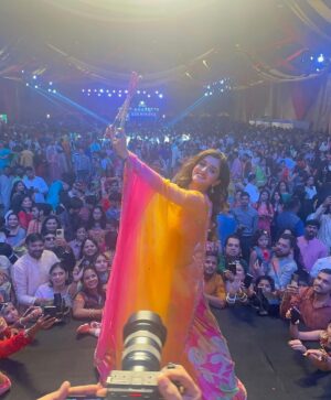 Nidhi Shah Instagram - Embrace the power of Goddess Durga within you and conquer your fears. Let the divine energy of Durga Ashtami bring peace, harmony and success 🙏🏼✨ 
HAPPY ASHTAMI ✨

About last night ❤️Hyderabad  you were amazing. It was simply surreal. Thank you for your immense love🫶✨ #gratitude 🙏🏼

Styled by @thedotdiary @thedottstyle 
Outfit by @basilleafworld