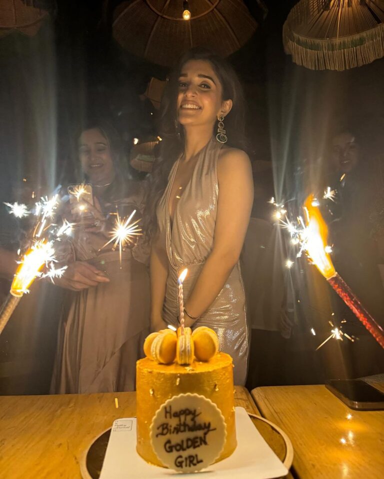 Nidhi Shah Instagram - 20.10.2023 ❤️ Celebrated my day with my special ones❤️ their existence truly made it special 💕 Materialistic things and opportunities apart what I am most grateful for is the love that I have received from u guys is overwhelming ✨ Crossing this milestone together with all of you feels really special, it was a blessed birthday ❤️ Thank you soo much everyone for all your wishes 🤗❤️🙏🏼✨