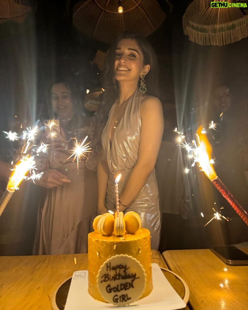 Nidhi Shah Instagram - 20.10.2023 ❤ Celebrated my day with my special ones❤ their existence truly made it special 💕 Materialistic things and opportunities apart what I am most grateful for is the love that I have received from u guys is overwhelming ✨ Crossing this milestone together with all of you feels really special, it was a blessed birthday ❤ Thank you soo much everyone for all your wishes 🤗❤🙏🏼✨