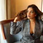 Nidhi Singh Instagram - Hair flipping stories.. • • • @makeupbyshefali.s X @khushghulati