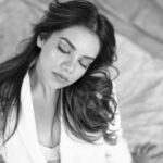 Nidhi Singh Instagram - It’s truly magical how I go to bed as a Disney Princess & wake up as a DC SuperVillain, every single morning. 🥰🌸 3–>> 2 —>>F🧟‍♀️@& U . #ConsistencyIsShe #Outtakes #ItsFunnyBecauseItsTrue . @tejasnerurkarr •@shreejarajgopal • @tanvismarathe • @poojagulabani