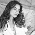 Nidhi Singh Instagram - It’s truly magical how I go to bed as a Disney Princess & wake up as a DC SuperVillain, every single morning. 🥰🌸 3–>> 2 —>>F🧟‍♀️@& U . #ConsistencyIsShe #Outtakes #ItsFunnyBecauseItsTrue . @tejasnerurkarr •@shreejarajgopal • @tanvismarathe • @poojagulabani