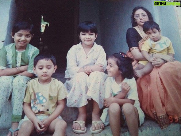 Nidhi Singh Instagram - Happy Happy Rakhikhikhikhikhikhi !!😬🐒🧿