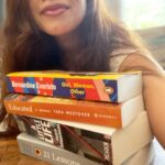 Nidhi Singh Instagram - Yeah yes I’m in the elite Sunday book club now, thanks to my girl @pallavveee 🥰 . #SheWritesMeLetters #SheSendsMeBooks #NowReading