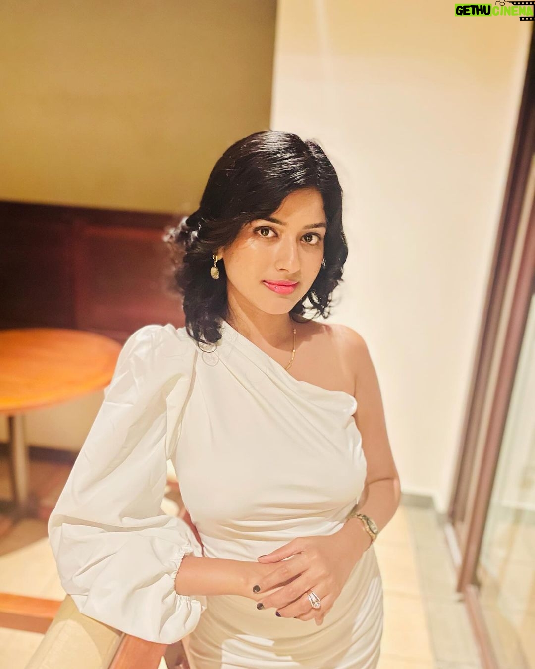 Niharika Dash Instagram - Radiate positivity like the sun even in challenging times, your inner brightness can overcome the darkest clouds. ❤️ Le Jadis Beach Resort & Wellness Mauritius