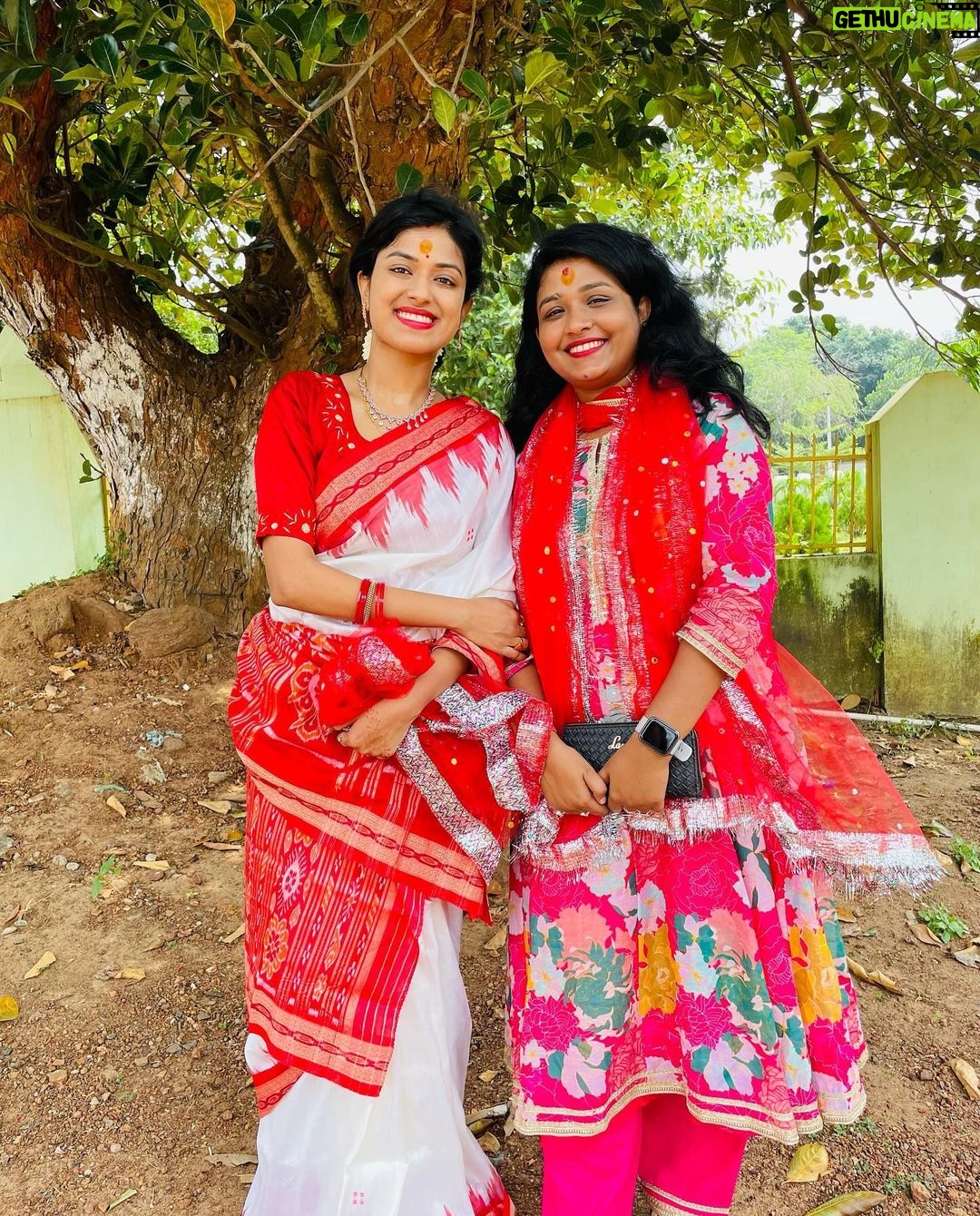 Niharika Dash Instagram - My life is incomplete without you,there is no one above you. I feel your presence every moment. I am truly blessed to be your child. Whatever I am today, and whatever I will be in the future, it’s all thanks to you and your blessings, Maa. May you always keep your hand and blessings on me. Maa Ugratara Shakti Pitha