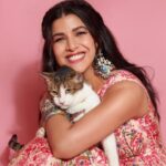 Nimrat Kaur Instagram - Koshish jaaree hai…🙄🥲 #ektarfapyaar #iykyk #onesidedlove Apni Duniya Mein