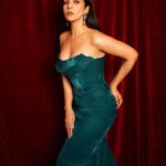 Nimrat Kaur Instagram - Velvet fairy tale…💋♥️ Winners of hearts, time travelling queens all!! Thank you my brilliant co-nominees @tillotamashome @rasikadugal @battatawada @radhikamadan and @itsharleensethi for making me look so good!! And THANK YOU @filmfare for the gorgeous night and celebrating the best of our times 🖤✨ HMU : @nishisingh_muah Styling : @shaleenanathani Styling Team : @simrankumar19 Outfit : @johnandananth Jewels : @farahkhanworld @jet_gems Photographer : @visualaffairs_va