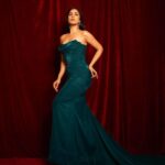 Nimrat Kaur Instagram - Velvet fairy tale…💋♥️ Winners of hearts, time travelling queens all!! Thank you my brilliant co-nominees @tillotamashome @rasikadugal @battatawada @radhikamadan and @itsharleensethi for making me look so good!! And THANK YOU @filmfare for the gorgeous night and celebrating the best of our times 🖤✨ HMU : @nishisingh_muah Styling : @shaleenanathani Styling Team : @simrankumar19 Outfit : @johnandananth Jewels : @farahkhanworld @jet_gems Photographer : @visualaffairs_va
