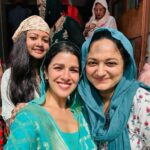 Nimrat Kaur Instagram – Gurpurab essentials. Gurudwara visit and langar with some life essentials sort of people I love!! Satnaam Waheguru ✨🙏🏼 Happy Gurpurab all ♥️♥️ Gurudwara Dhan Pothar Santacruz West