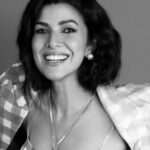 Nimrat Kaur Instagram – Black and white life main technicolour flavour!! 💚🖤💙🤍

HMU : @shraddhamishra8 assisted by @bharatlimba.hmu 
Outfit : @aaprolabel @gateway.pr
Jewels : @ishhaara @ascend.rohank
Styling : @namitaalexander assisted by @simrannakraa 
Photographer : @yashasvisharma 

#newagegirl #oldworldcharm #tuesdayvibes