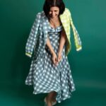 Nimrat Kaur Instagram – Black and white life main technicolour flavour!! 💚🖤💙🤍

HMU : @shraddhamishra8 assisted by @bharatlimba.hmu 
Outfit : @aaprolabel @gateway.pr
Jewels : @ishhaara @ascend.rohank
Styling : @namitaalexander assisted by @simrannakraa 
Photographer : @yashasvisharma 

#newagegirl #oldworldcharm #tuesdayvibes
