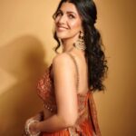 Nimrat Kaur Instagram – Happy happy Diwali!!! Love, light and joy to everyone…🪔🌟♥️

दिवाली की बहुत बहुत शुभकामनाएँ आप सभी को…मिठाई और मनोरंजन में आपका पूरा दिन निकले 🪔🌟♥️

HMU : @shraddhamishra8 assisted by @bharatlimba.hmu 
Stylist : @namitaalexander assisted by @simrannakraa 
Outfit : @paulmiandharsh 
Jewellery : @ekvayajewels @goldenwindow @ascend.rohank 
Photographer : @visualaffairs_va 

#happydiwali #loveandlight