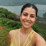 Nimrat Kaur Instagram - Friday gratitude for the little best things in my life…what are yours? #wildheart #stopbreatherepeat #nocitygirl #tgif #aunaturel #dilhaichotasachotisiasha #BharatKiNimrat Wonderland ♡