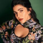 Nimrat Kaur Instagram – “Be like a wild flower, untamed, blooming wherever the wind takes you.” ❤️‍🔥

HMU : @nishisingh_muah assisted by @ashisbogi 
Outfit : @hm @rabanne #hm #RabanneHM
Earrings : @viangevintage
Heels : @off___white
Styled by : @shaleenanathani
Styling team : @vasudhagupta @simrankumar19
Photographer : @visualaffairs_va 

#promotions #BossBabeBela♠️ #BelaDiaries❤️‍🔥 #SajiniShindeKaViralVideo @maddock