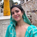 Nimrat Kaur Instagram – Gurpurab essentials. Gurudwara visit and langar with some life essentials sort of people I love!! Satnaam Waheguru ✨🙏🏼 Happy Gurpurab all ♥️♥️ Gurudwara Dhan Pothar Santacruz West