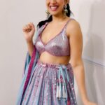 Nimrat Kaur Instagram – Ahmedabad main #indvsaus #worldcupfinal ki crazy excitement main thoda garba aur dher saaree prayers!!!! GO KILL IT @indiancricketteam!!! BEST OF LUCKKK!!! INDIAAAH INDIAAAH!!! 👏🏼👏🏼👏🏼 
🩵🇮🇳🏆🔥@icc 

Styling : @shaleenanathani assisted by @vasudhaguptaa 
Outfit : @vvanivats @dipublicrelations
Jewellery : @koharbykanika 
Makeup : @nishisingh_muah 
Hair : @ashisbogi 

#bleedblue #BharatKiNimrat