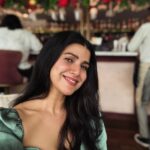 Nimrat Kaur Instagram – From chai to champagne…that’s a wrap on our Mumbai schedule for the yearrr!!! Hello vacayyyy!!!! ✈️♥️🥂🎁👯‍♀️

#boxingday #champagnecampaign #bandradump #rubytuesday Gigi Bombay
